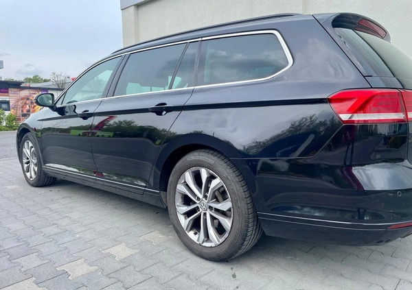 Volkswagen Passat cena 63900 przebieg: 111847, rok produkcji 2016 z Poznań małe 407